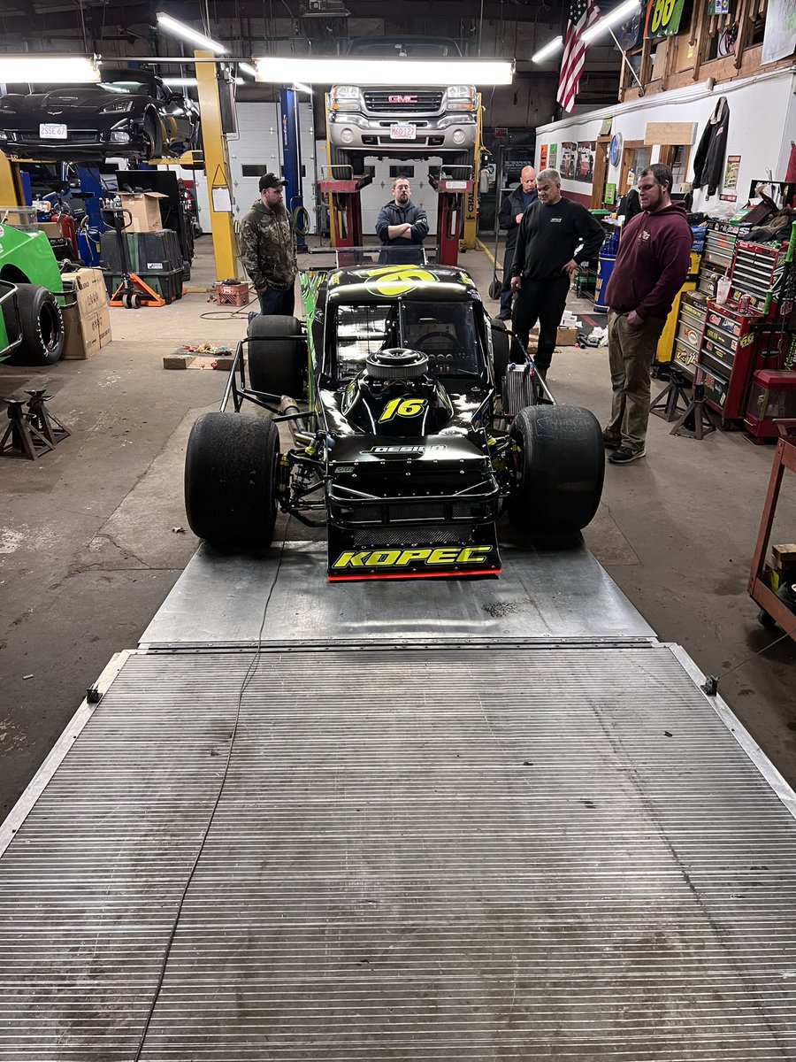 DylanKopec's tweet photo. Must be some sort of state job..
Time to roll this hot rod into the box for the next few days.
Next stop @StaffordSpeedwy Spring Sizzler โ
#CKR #WeBleedGreen #ChasingTrophies #SKMod #TFRChassis https://t.co/QfVwPAGSTi