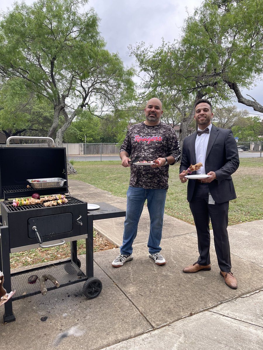 frankchavez22's tweet photo. Ranger Pitmasters enjoyed chicken and sausage kabobs. Students learned the importance of how to avoid food cross contamination. #pitmasters #rudder https://t.co/Ei8C72ahxh