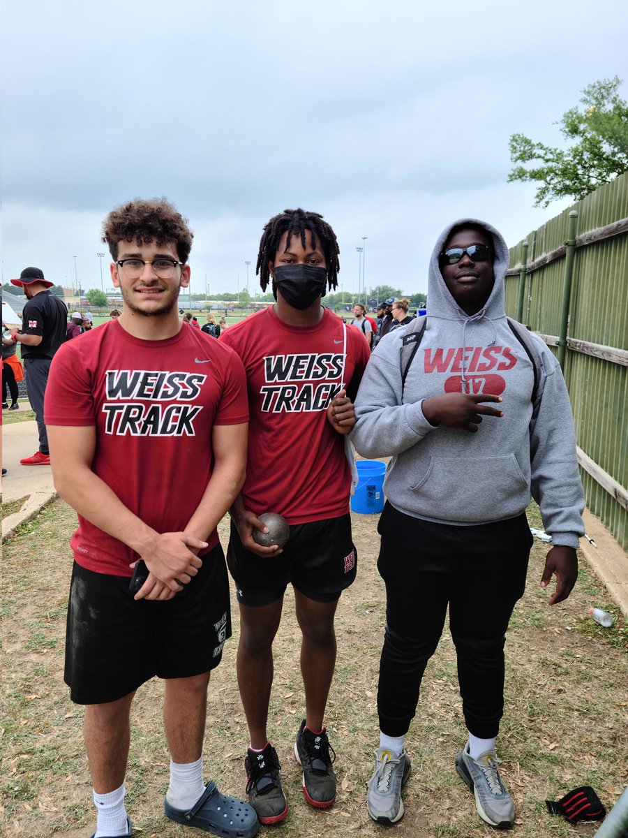 CoachM_Duncan's tweet image. All 3 of our throwers placed today at Area and qualified for the Regional Meet!!!! Yousif Jaber placed 2nd &amp;amp; Nathan Nickerson placed 4th in shot put! Chad Otutu placed 2nd in the discus! Congrats to these young men!!!

 #ADifferentBreed🐺