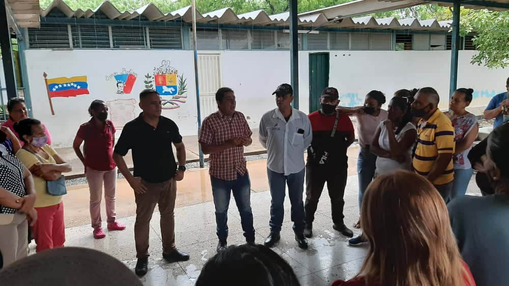 #21Abril ||  <a href="/Elifervasquez/">Elifer Vasquez</a>  Seguimos en la Comuna Juana Francisca Arriechi de Carora  en el despliegue de asamblea con manzaneros y manzaneras de los Clap .
 #VenezuelaProspera 
¡ Tierra de Valientes ! <a href="/AdolfoP_Oficial/">Adolfo Pereira Gobernador</a> <a href="/maduro_en/">Nicolás Maduro</a> <a href="/taniapsuv/">Tania Valentina Díaz</a>