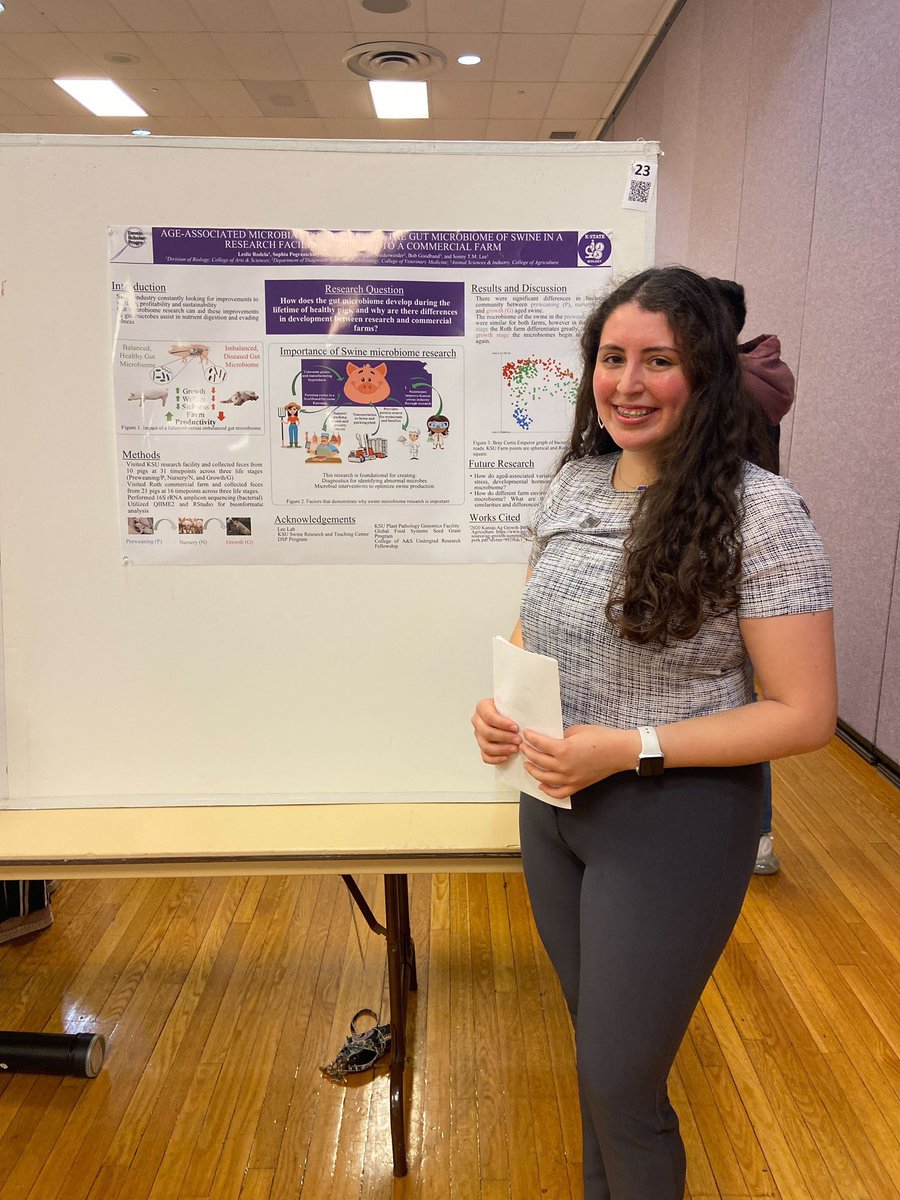 sonnytmlee's tweet photo. The undergrads in #LeeLab have been very busy this week with the undergrad research symposium. All the great works! Introducing here - Leslie Rodela working on the importance of swine gut microbiome @kstatebio @KStateResearch @ksuOURCI https://t.co/rKa58oCelY