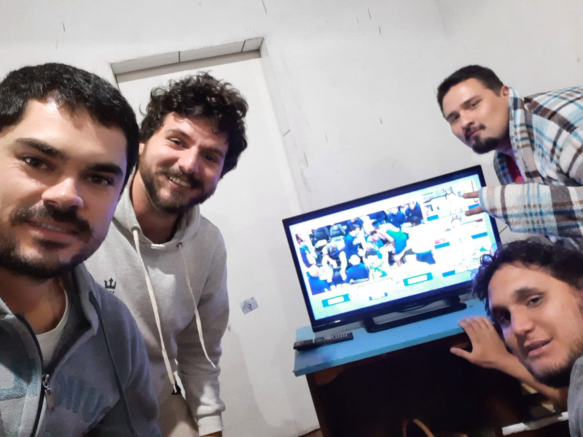 RodrigoCararo's tweet photo. @TNTSportsBR #AquiGeralJogaJunto #NBAnaTNTSports
Timinho Lionpoldo acompanhando o GSW https://t.co/Xki9zvbmdC