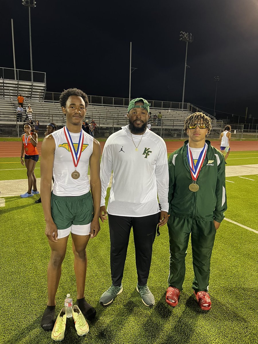 CoachFrost12's tweet photo. Huge congrats to two of my WRs!!! 

Kyan Stringer(2023) @KyanStringer Regional Qualifier in the 4x400

Jelani Watkins(2024) @laaared1 Area Champion in the 4x100, 4x200 and 200m 
#KFZONE6 

@KfTrack @KFGOLDENEAGLES @KFRecruits_FB https://t.co/tKbHjfMzQK