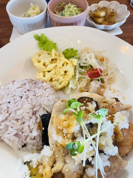たまにカフェ飯( ˘ω˘ ) おかず多い✨ 