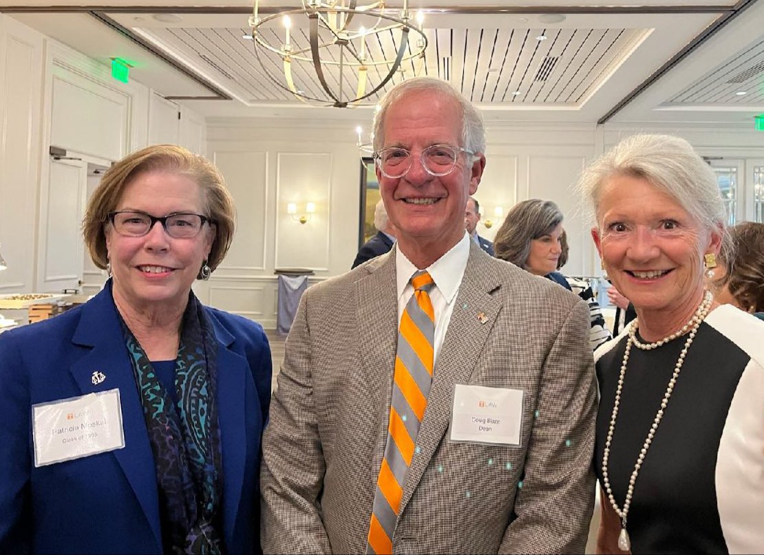 MoskalforJudge's tweet photo. Great to visit with Dean Doug Blaze, @UTKLaw Dean, at the Nashville Alumni Reception, and personally thank him for his service, dedication, and unending commitment to the UT College of Law! #KeepPatMoskal #UTKLaw https://t.co/5NE4qzxCsO