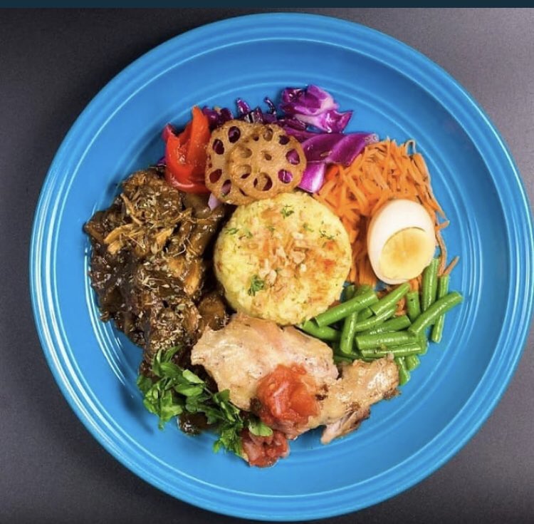 ChefMart5's tweet photo. こんにちは🌞
初夏の陽気✨スパイスの効いた特製カレー🍛熱くなると余計に美味しいものです👨‍🍳
本日も飯田橋ラムラ前にて元気に営業しております✨

#銀座　#白金　#人形町　#飯田橋　#ランチ　#スパイスカレー　#山口県　#山口県産　#キッチンカー　＃3つ星　#山口県三ツ星セレクション https://t.co/i8zIokzMPw