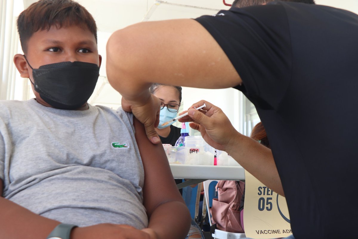scho_trese's tweet photo. Vaccination started on 9:00 AM, today, and will end at 4:00 PM later this afternoon. Vaccines, for both minors and adults are available, however, only adults aged 18 and above are allowed to get a booster jab, following the country's vaccination guidelines. | via Campus Beat https://t.co/FAhEGMsFvp