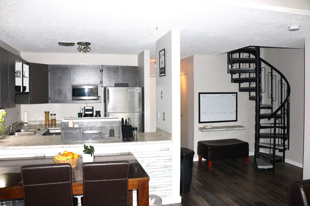 Michell2Sell's tweet image. Coming Soon!  Top Floor One bdrm downtown condo with a loft.  Off-Street parking.  $159,900 @CityofRedDeer #Michelle2Sell