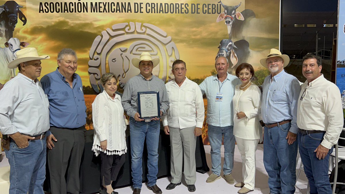 fgcabezadevaca's tweet photo. Agradezco el reconocimiento entregado este día en #Tampico por las Mesas Ciudadanas de Seguridad y Justicia del Norte de #Veracruz, #Mante, #Tampico, #Madero y #Altamira. No bajemos la guardia en atención a la seguridad ciudadana. https://t.co/KpE9DesaC8