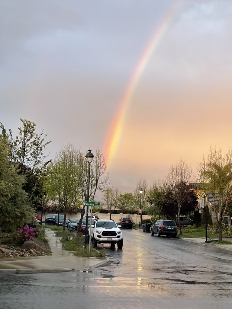 adoptedelf's tweet photo. What an afternoon, learning with and from @salinascityesd friends and @WilliamFranzell during our 5th #ScienceAsALeverForLanguageAndLiteracy series. It ended with a rainbow. Language & Literacy lives in @OfficialNGSS and nature 💕 Happy Earth Day! https://t.co/t2oKTl3DEc