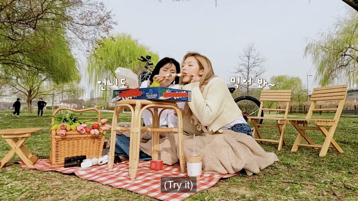 SnkrCooker's tweet photo. @JYPETWICE #사챙의데이2 So touched!!! https://t.co/8TSzKJOsgU