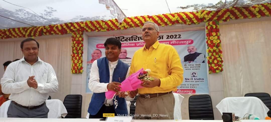 मेरे गार्जियन v गुरु मंडलायुक्त विंध्याचल धाम का आशीर्वाद अप्रेंटिश शिप मेले को मिला