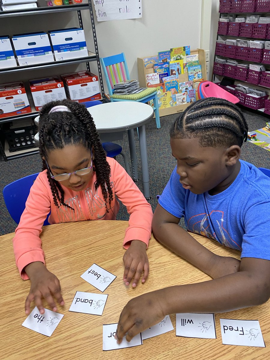 MrsGuimondReads's tweet photo. First graders works# on beginning blend skills by decoding words and making a fun spring craft. Also, 2nd graders solidify their final blend skills by reading and unscrambling sentences with blends. #wegienkawildcat https://t.co/Y4uRjjdvxG