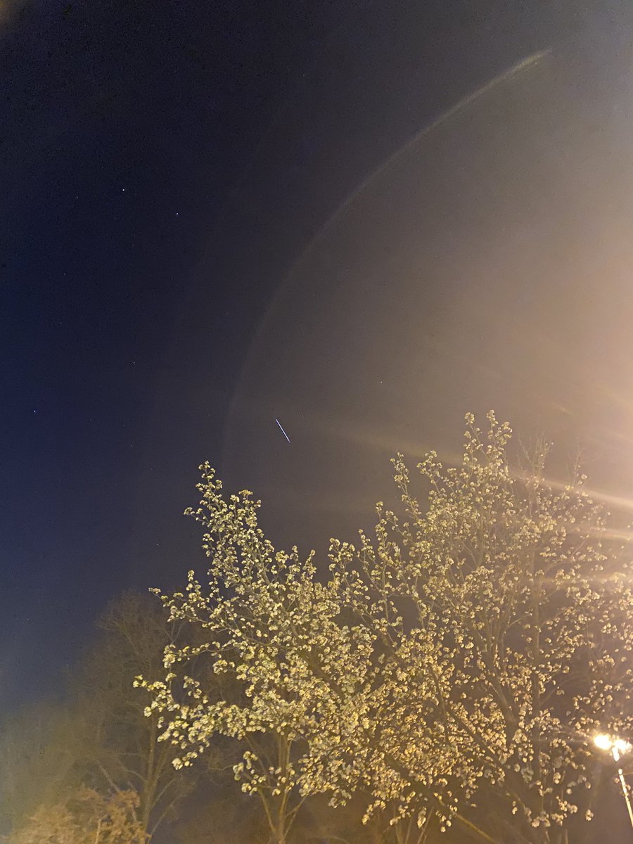 aavashism's tweet photo. What is this??? Satellite? UFO? Pls explain. Seen from wooster ohio. https://t.co/u3FB4apMz9