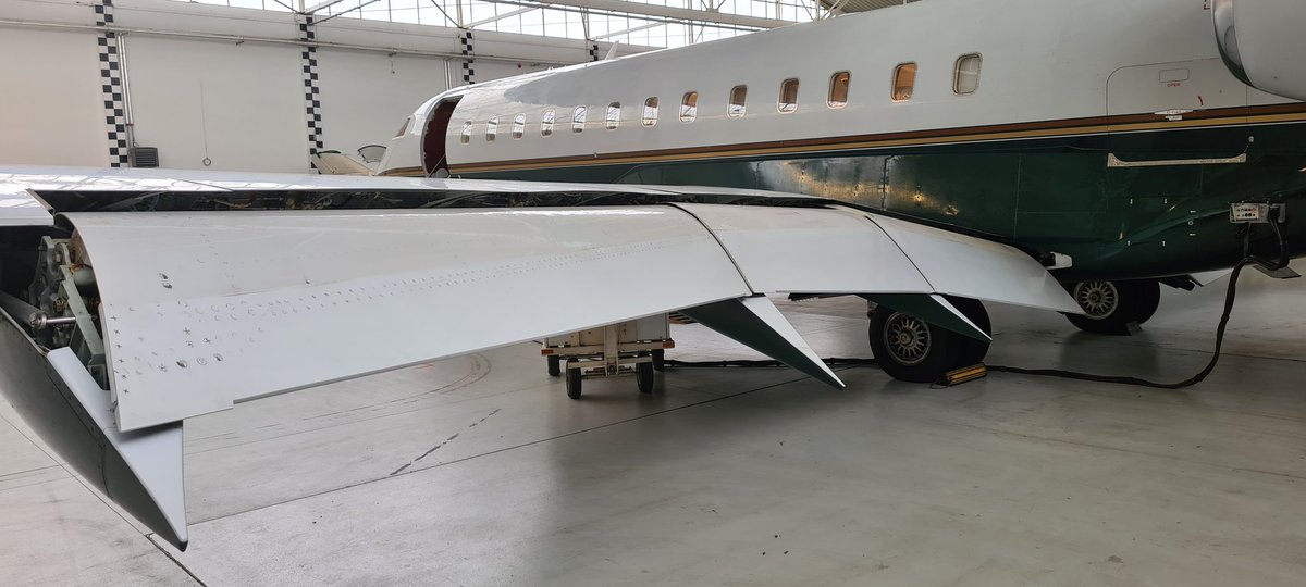 GuyInFlight's tweet photo. Is it #wingfriday or #flapfriday @MaxK_J? All too confusing, but this #GlobalExpress should cover both https://t.co/xiXn3TFay9