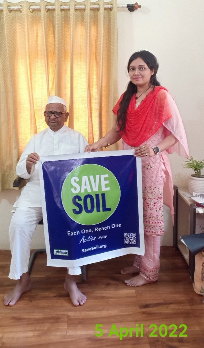 Ksareen30's tweet photo. Happy to see Anna Hazare on board with the #SaveSoil movement! https://t.co/XbPuuHp4Ti