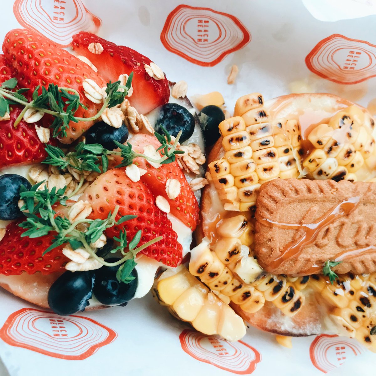livetosnack's tweet photo. Blackheath cafe ย่านนทบุรี ได้ inspiration มาจากออส วันนี้ซื้อแบบ to-go ดีเทลขนมคือดีมากก เชฟคือลองทำไรใหม่ๆตลอด บางตัวยังไม่มีในเมนูเลย 555 เมนูอาหารน่ากินโค่ดด ไว้ลองกินในร้าน @aroii @Kin24hrs #อร่อยไปแดก #มะหมารีวิว https://t.co/0lvmi575a5