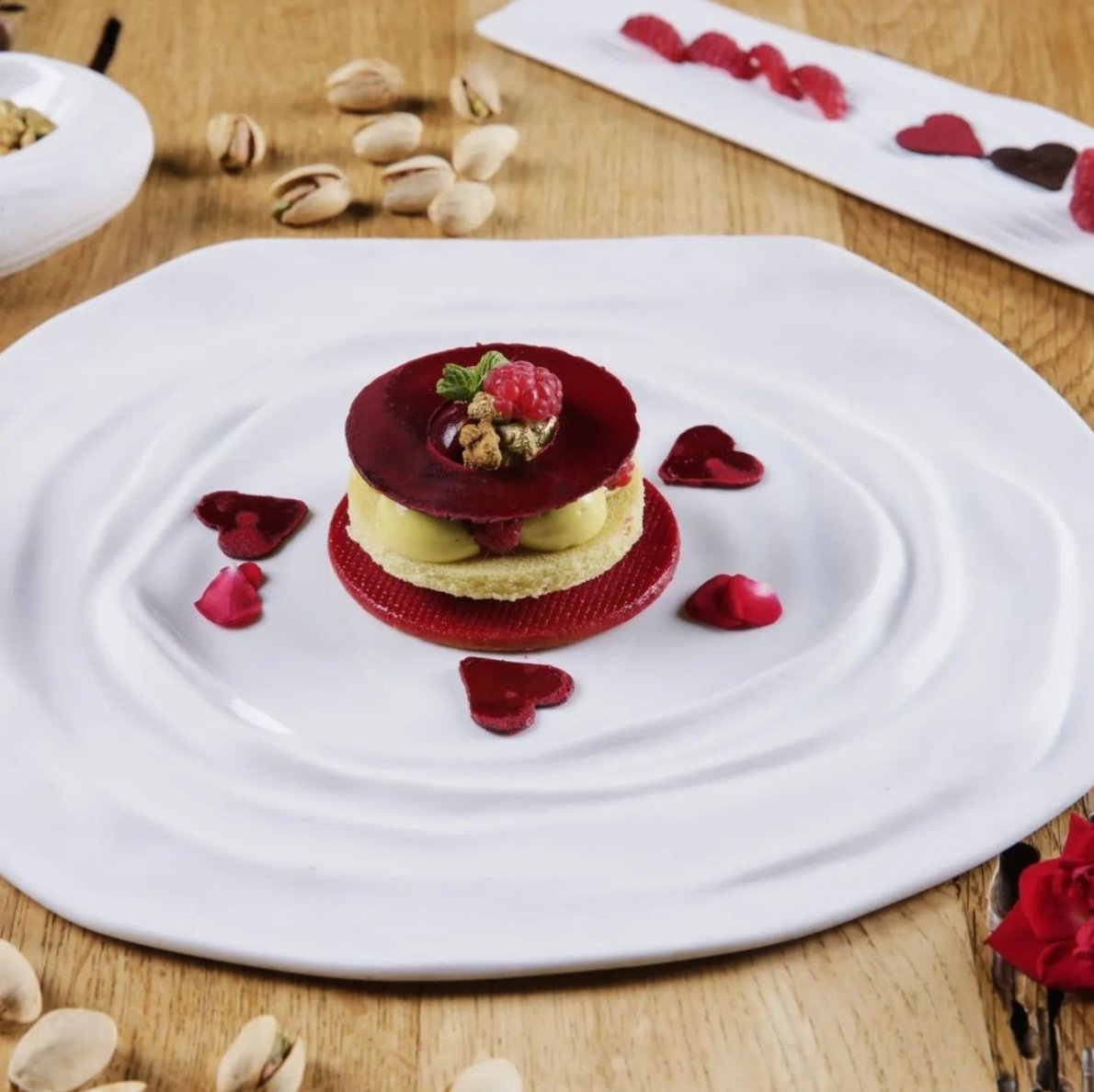 Pordamsa's tweet photo. Sweets, raspberries & Barcelona plate.
This can only mean love.
@RistoranteVIVA ♥️
.
.
#pordamsa #pordamsaplates #handmadetableware #tableware #porcelain #porcelaintableware #saintvalentinesday #instafood #foodie https://t.co/hKwz9WbPlM