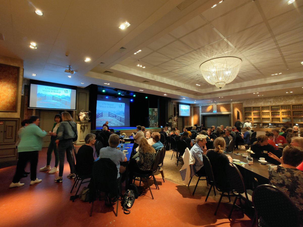 TienkeWouda's tweet photo. Netwerkdag @vrouwenbedrijf begonnen met 75 leden in het Groningse Tolbert. Thema: veiligheid #netwerkdag #vrouwenbedrijf https://t.co/HkT1WYGYY7