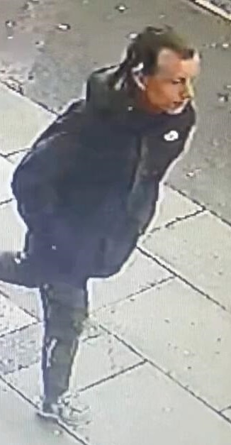 MerseyPolice's tweet photo. CCTV APPEAL | We've issued an image of a man we wish to speak to following a car theft outside Booker Avenue Post Office, #Allerton on 11/04. More 👉 https://t.co/okwq2vCy9t

If you recognise him or have any info, please DM @MerPolCC or call 101 with reference 22000247479 https://t.co/kf1H6WYtNt
