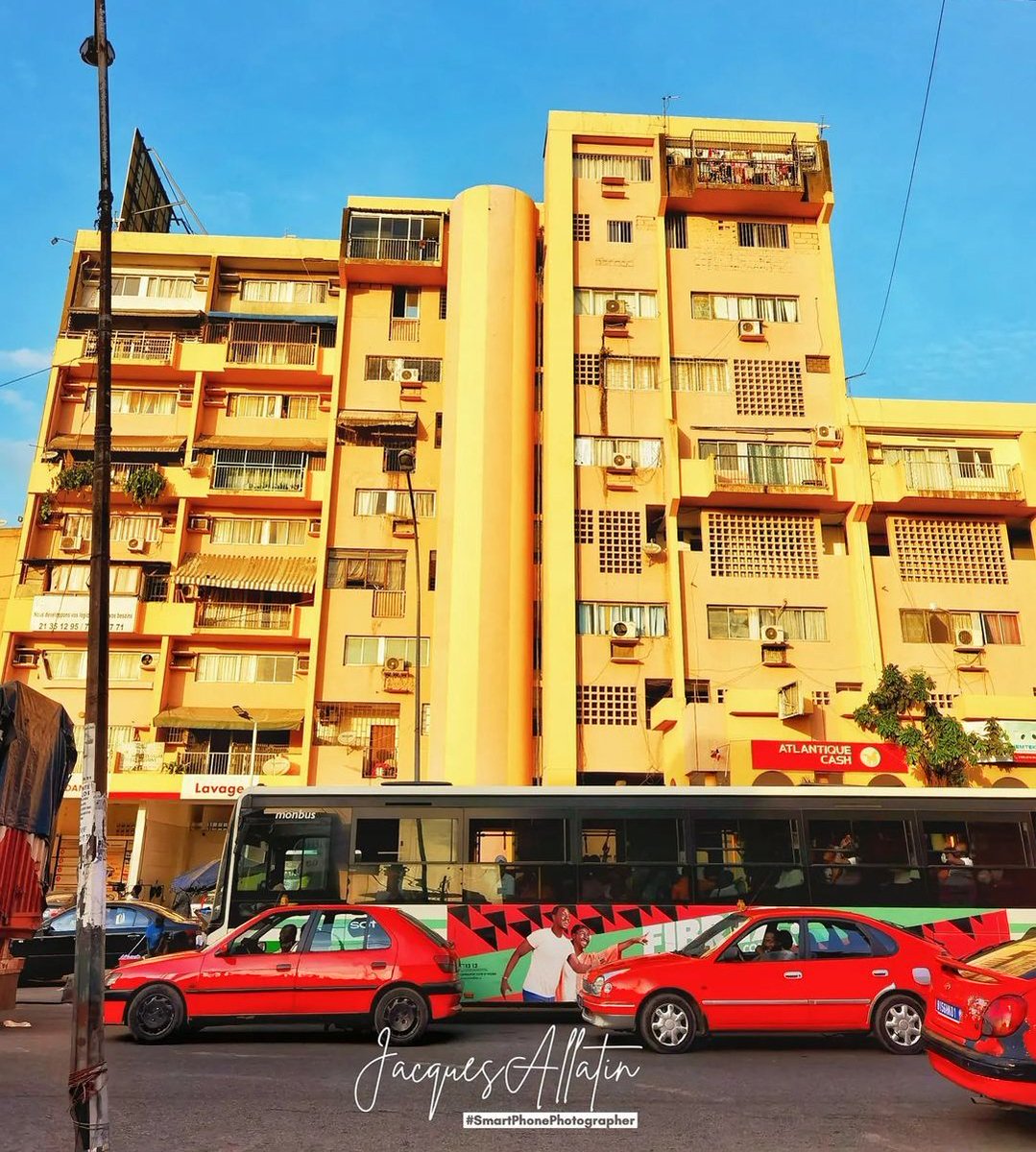 leguide225's tweet photo. Ceux qui connaissent Abidjan là. Ici c'est où ? 😂
📸@jacques_allatin
#building #street #smartphonephotography #sky #leguide225 https://t.co/kMnQFyfH6u