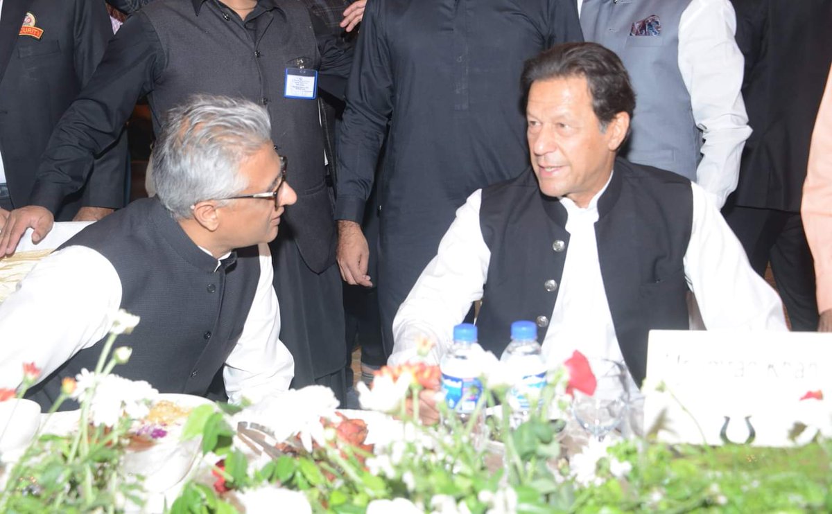 AilaKhan1's tweet photo. Just before everyone headed off to Minar-e-Pakistan #ShaukatKhanum #iftar #LahoreJalsa #ImranKhan #FaisalSultan @fslsltn https://t.co/IIaz52ftOF