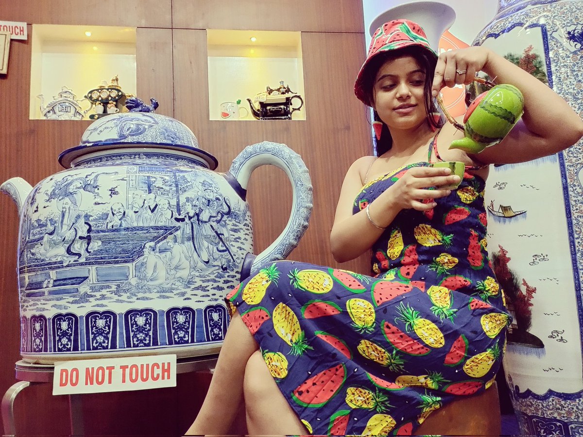 LaGravitea's tweet photo. #MelonSeMilan 6.0, a fun event (lots of Prizes at stake) which is all about #Watermelon 🍉 is taking place at #LaGravitea on Apr 23, 2022.
🍉 Themed Competitions:
#SlicesEating 🍉
#MissMelon👗
#MasterChef 🍳
#Carving 🎭
#SloganMaking ✍️
#SeedThrowing 🥜
#WeighItRight ⚖️
#Follo https://t.co/sItN5bovFE