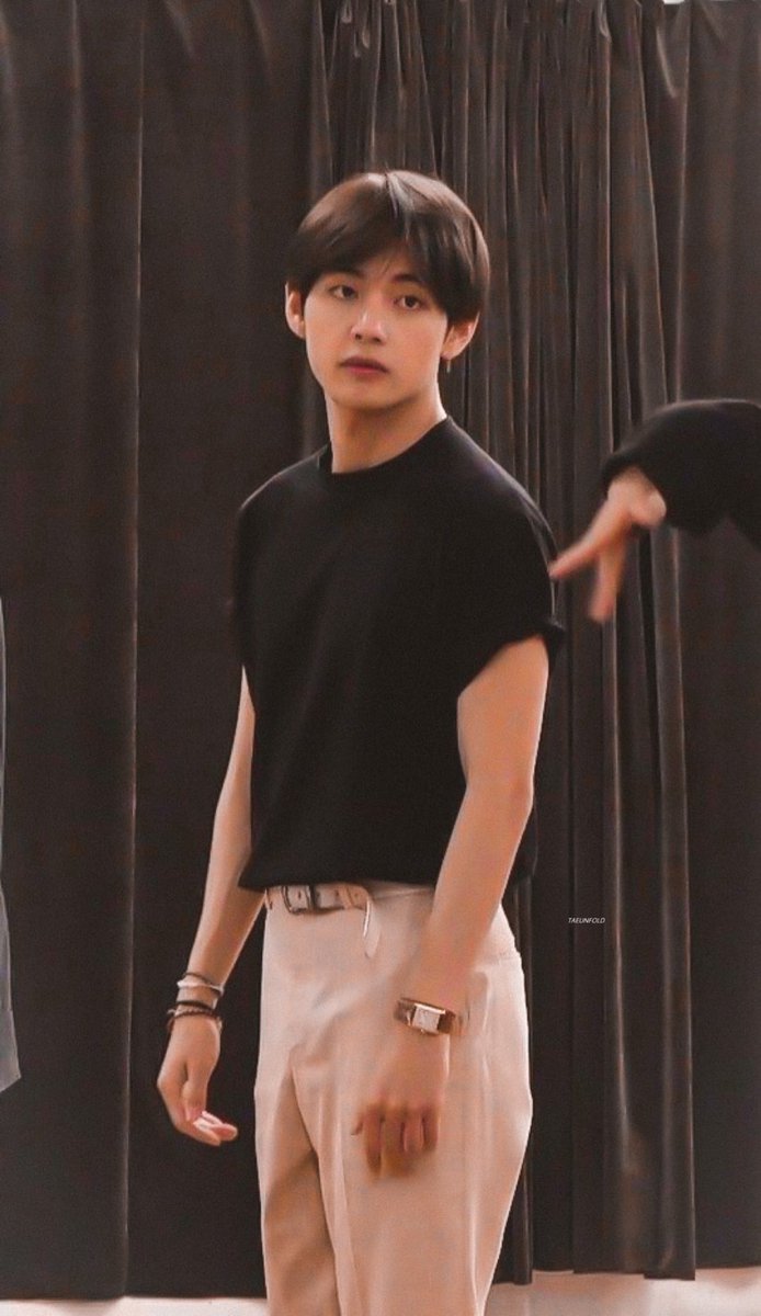 taeunfold's tweet photo. YOU HAVE A CRUSH ON TAEHYUNG https://t.co/P6bl7jvBrM