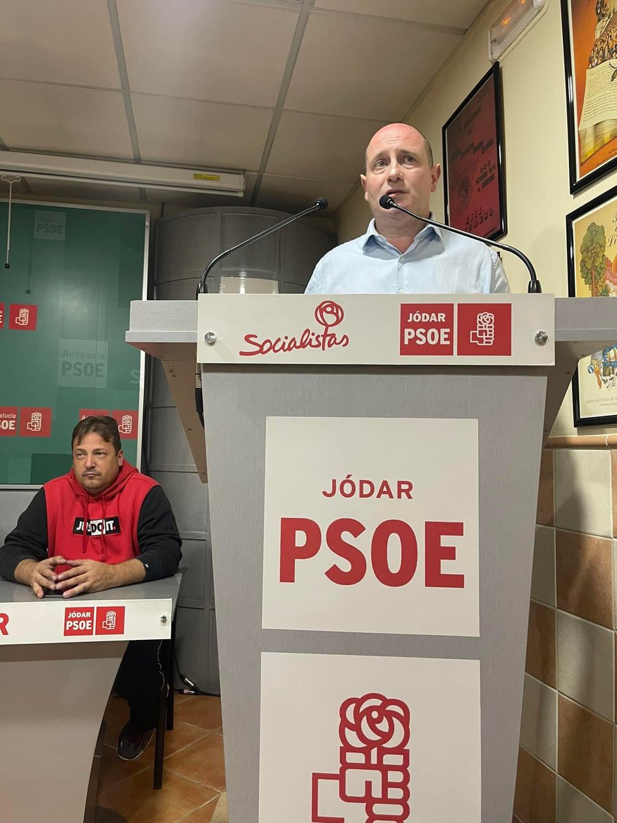 Psoedejodar's tweet photo. 🌹En el día de ayer celebramos una nueva #AsambleaLocal en nuestra Casa del Pueblo.

ℹ️ Se hizo la votación de la lista de candidatos/as al Parlamento de Andalucía que presentará el PSOE de Jaén.

➡️ 12 compañeros/as entre los cuales contaremos con Paula Galiano Galiano.

#PSOE https://t.co/qVm2m2lf26