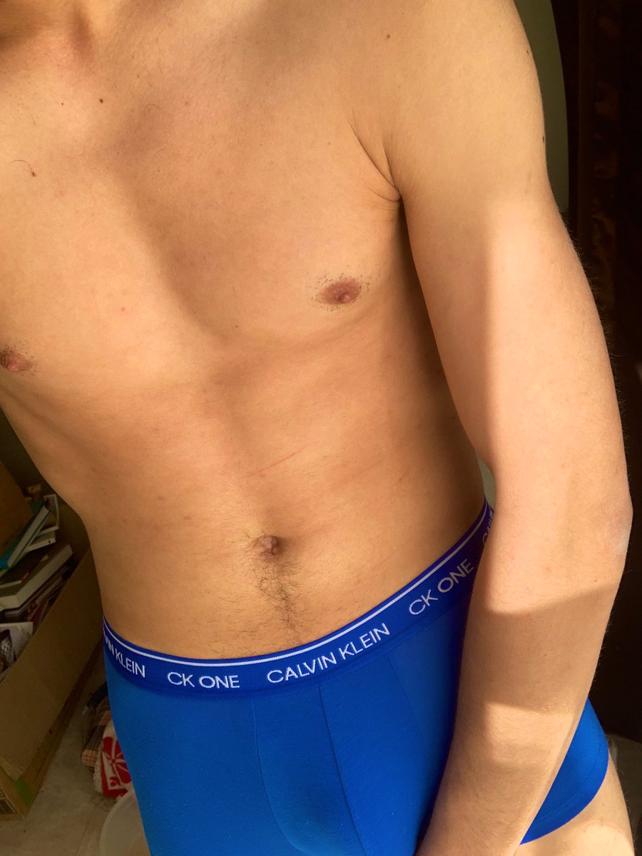 dylansgr3's tweet photo. Faut bien prendre un peut le soleil 🥵😈 @maqueuecom #CalvinKlein #actif #maqueue #paris #hot https://t.co/PiWy0Px3O8