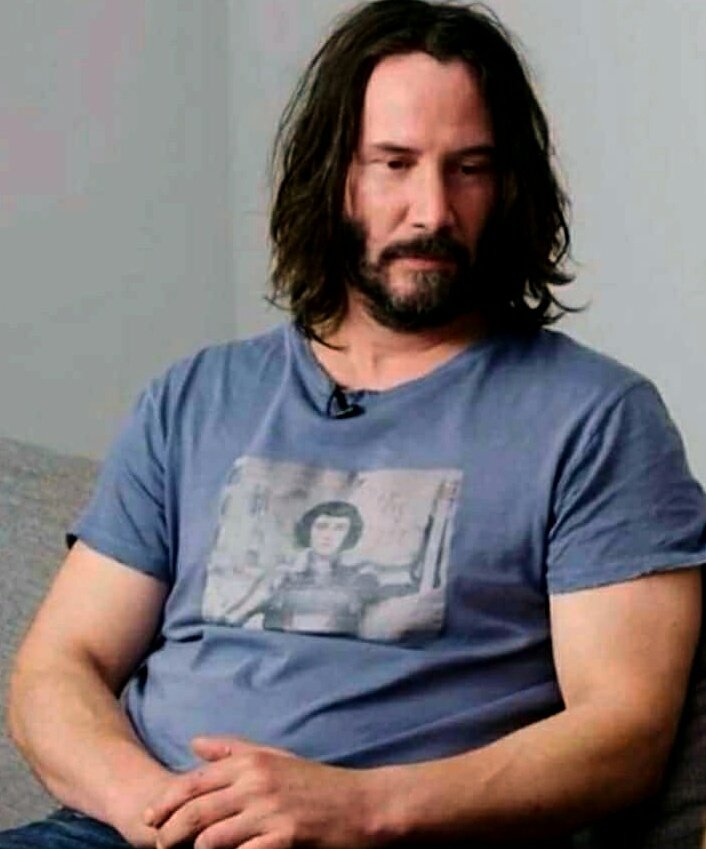 Gra3679's tweet photo. I prefer my chubby love with a not very thin belly as he has been seen in recent years, I would wash his black hair so that it smells delicious💋❤.
#KeanuReeves #MatrixResurrection
#JonWick4 https://t.co/qkDEvnbgbf