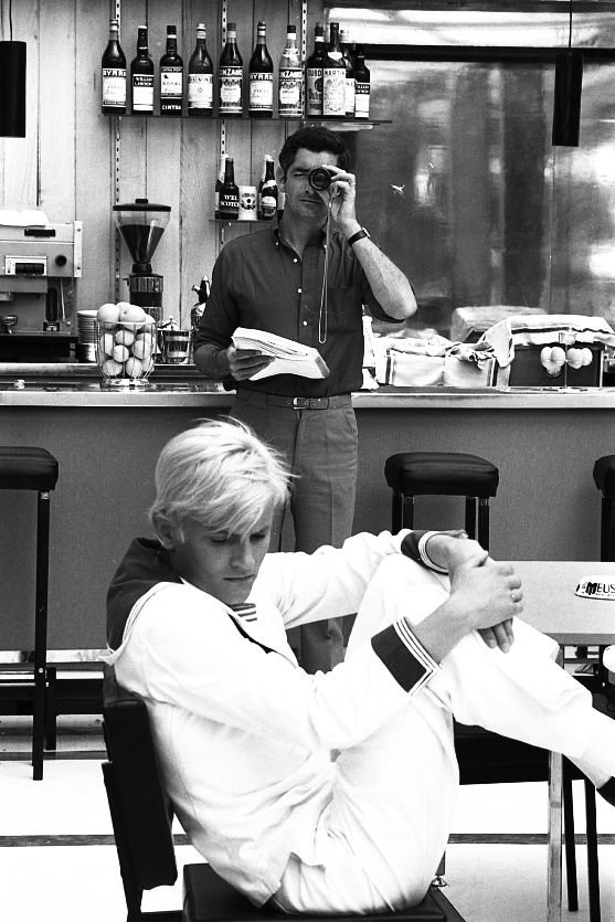 Jacques Perrin et Jacques Demy sur le tournage des DEMOISELLES DE ROCHEFORT (1967).