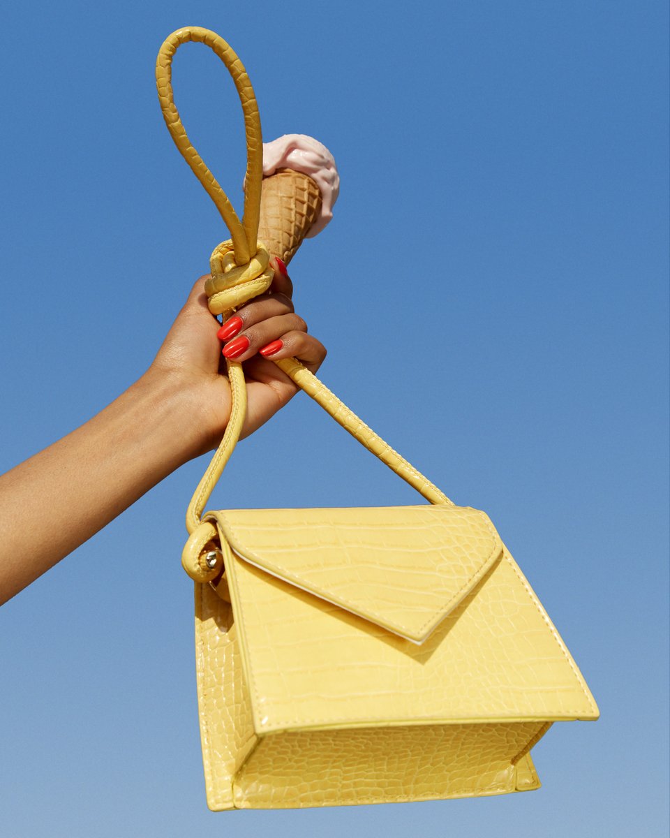 Dorothy_Perkins's tweet photo. Alexa play: WALKING ON SUNSHINE 🌞
We’re obsessed with this bag. Aren’t you?
https://t.co/9CninNdmr4 🛍 ✨
#DPLoves #dorothyperkins #yellowbag #springbag #pastelaccessories https://t.co/5Izr9nDbpG