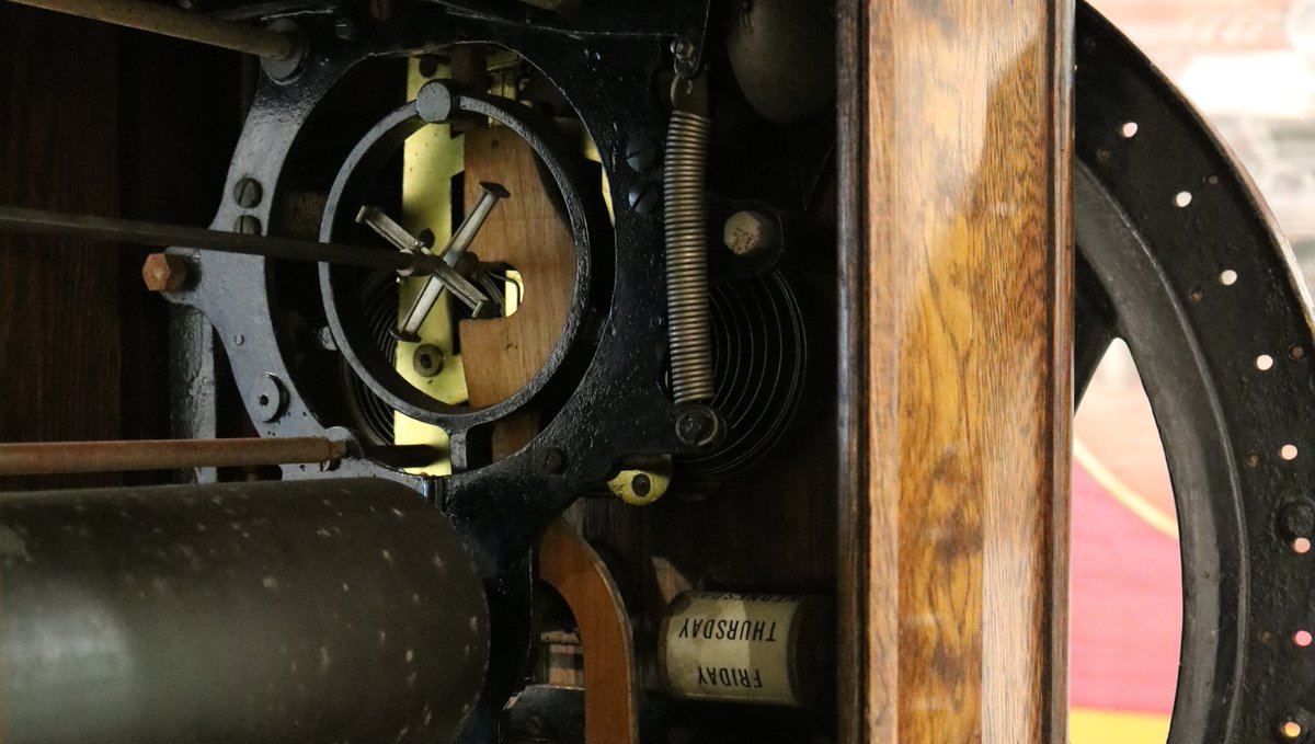 GalleryOldham's tweet photo. 📢 Object of the week alert 📢
This clocking-in machine - now on display in Oldham Stories - was used to record the time employees started and finished work. 🕰️
#collection #socialhistory #clockinginmachine #punchclock #LoveOldham #museumlover https://t.co/5UIKkAs2c1