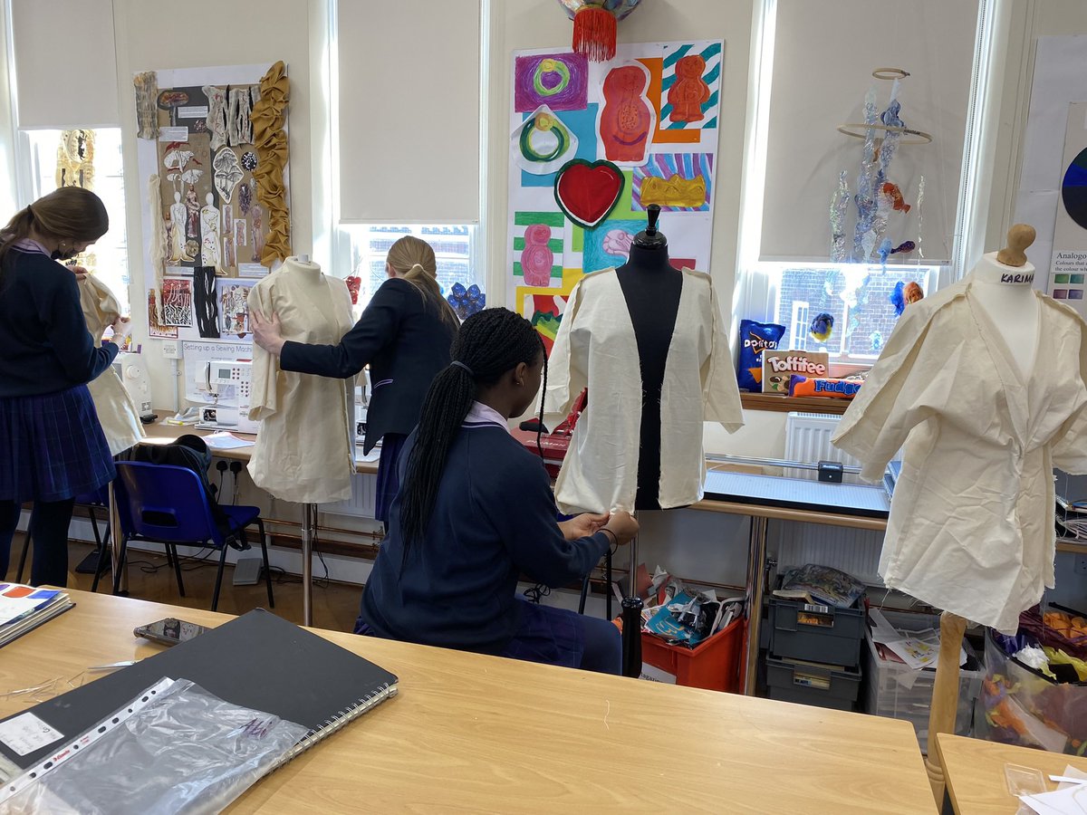 RMSTextiles's tweet photo. Yr 10 turning the studios into a working atelier, designing on toiles and refining ideas @RMSforGirls #textiles #design #fashion https://t.co/hZ8VWDMcGj