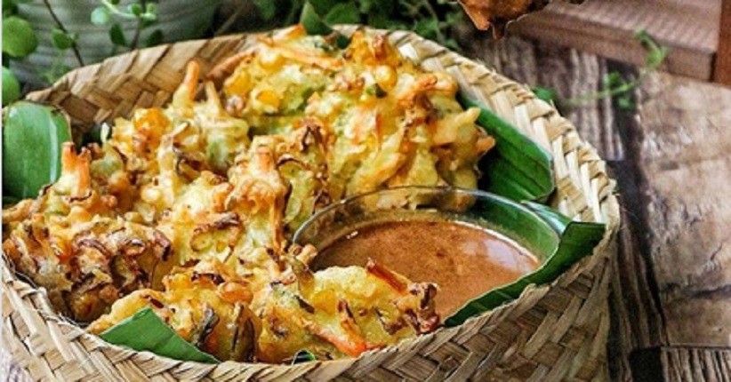 sutanivan's tweet photo. @ovo_id Kalau ngomong berbuka gak lengkap tanpa gorengan + bumbu kacang loh Minovo..

Kenapa harus bahas makanan di jam rawan

#OVOEkstraBantuin
#PakeOVOAja https://t.co/kHuRcm82jq