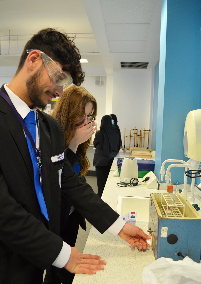 DormersWellsHS's tweet photo. Year 11 have been spending their lesson completing a respiration core practical... with maggots!

#HighExpectations #Practical #ActiveLearningBehaviour #TeamWork #WorkingHard #GCSEScience https://t.co/8ExHV5scm4