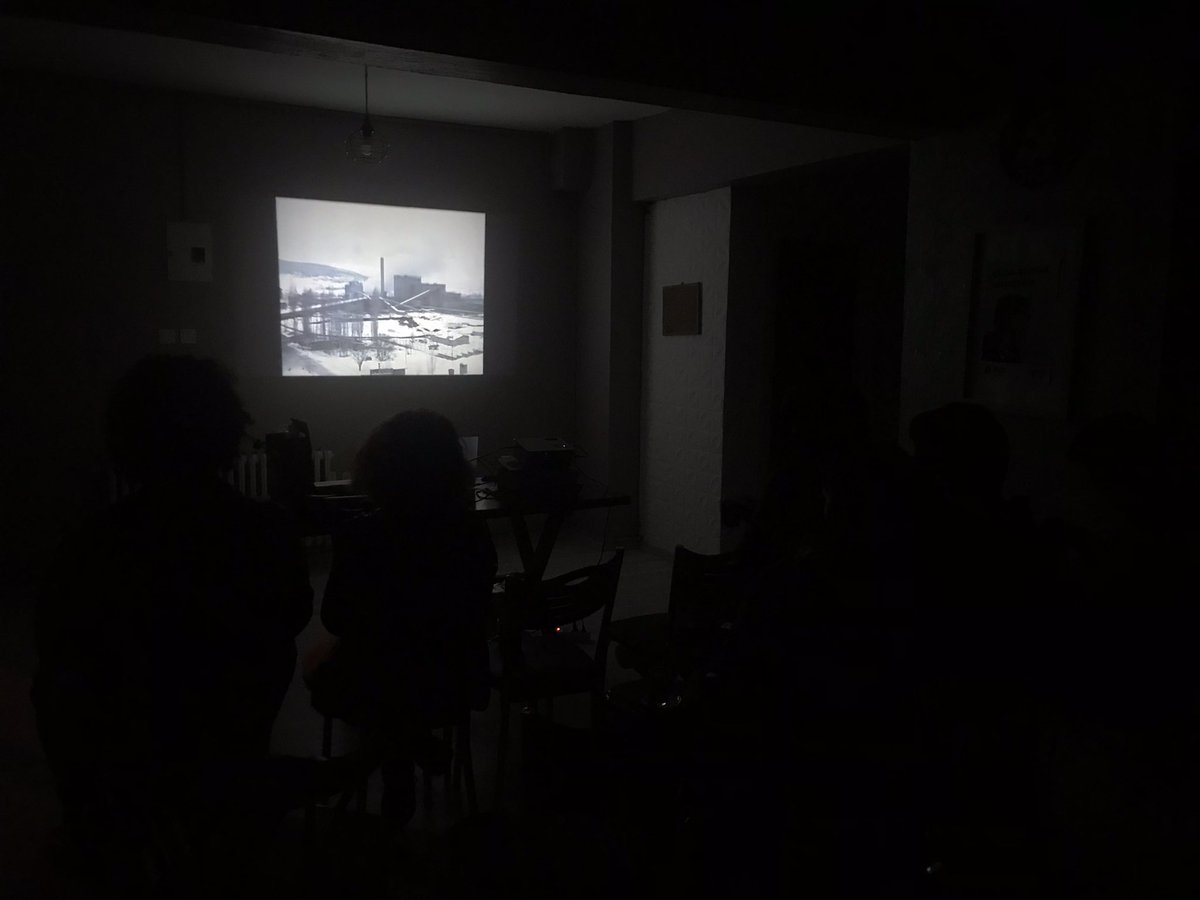 binevlersemtevi's tweet photo. 21 Nisan Perşembe günü semtevimizde “Film Gecesi” etkinliğimizi gerçekleştirip arkadaşlarımızla beraber “Maden” filmini izledik. Etkinliklerimize katılmak için bize mesaj atabilirsiniz! https://t.co/ASZb4yVfr5