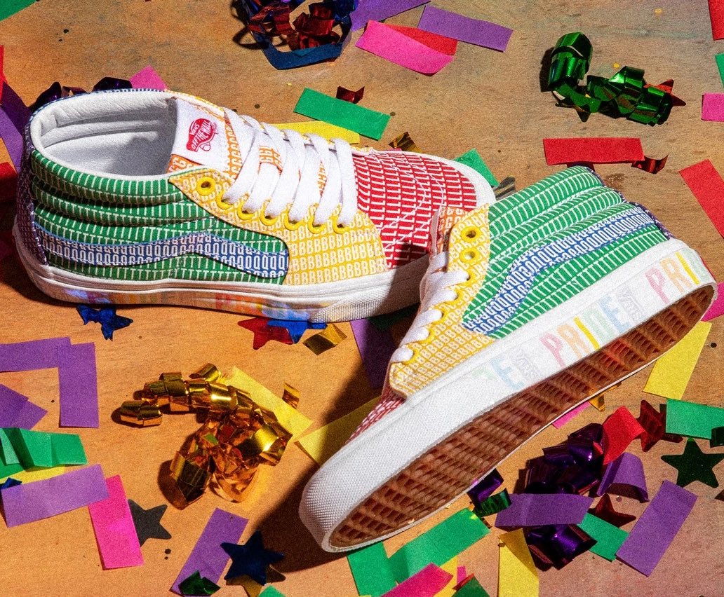 продаю кроссы puma suede 39 размер 7к и vans ski8-mid (pride) 38 размер 7к ✨
быстрым скину 🥺❤️‍🩹