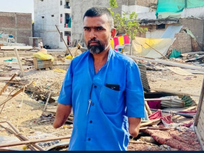 इसके हाथ में कौन सा पत्थर था