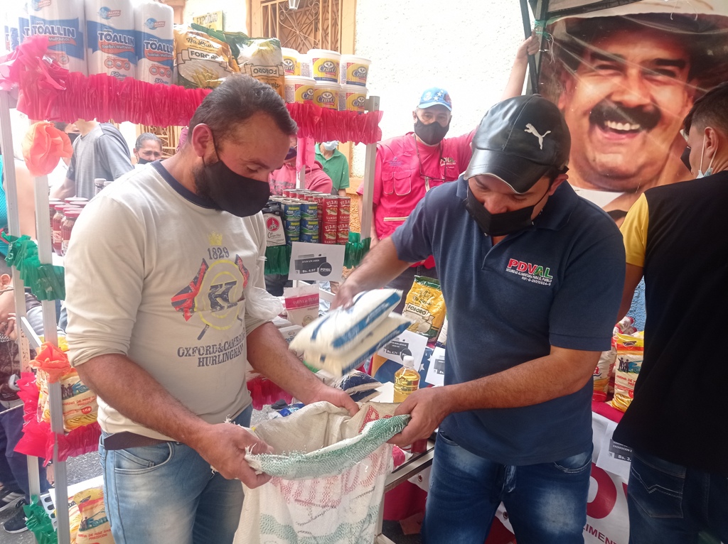 MinAlimenVen's tweet photo. #22Abr | Distribuidas cinco toneladas de alimentos en la parroquia San José de Delicias en #Táchira https://t.co/CNPzQ9rztk https://t.co/L0F2zJPF8K