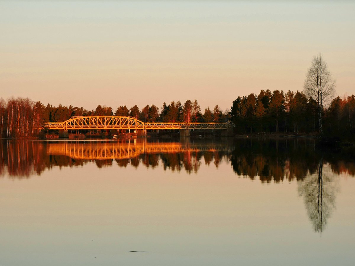 Authorportrait's tweet photo. #Sunrise #HenningMankellBridge #HenningMankell #Bridge #Reflections #Ljusnan #River #Sweden #Härjedalen #Jämtland #Norrland #Photo #Photography https://t.co/xYshETeYAF