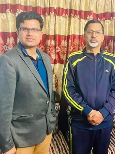 जनार्दन शर्माले गभर्नरले सूचना चुहाएर कियाका ६ सय गाडीका लागि एलसी खोलिएको आरोप लगाएछन्।

खासमा नेपालमा कियाका गाडी बिक्री गर्ने साहुका भतिजा नाता पर्ने यी मान्छेसँग त्यही समय आसपासमा मन्त्री क्वाटरमै भेटेका रहेछन्। 

कसले चुहायो होला त सूचना?