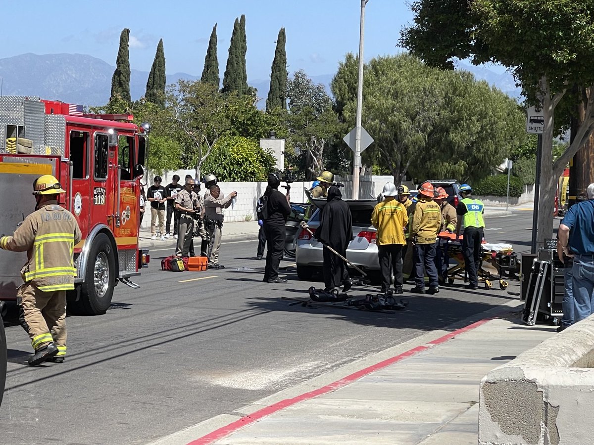 _JulieMitchell_'s tweet photo. Thank you @CHPsouthern @LASDHQ, other first responders and community members for supporting @rowlandhs with the Every 15 Minutes simulation. #DontDrinkandDrive #SoberProm #SaveLives @RowlandSchools https://t.co/HClSvkTsn1