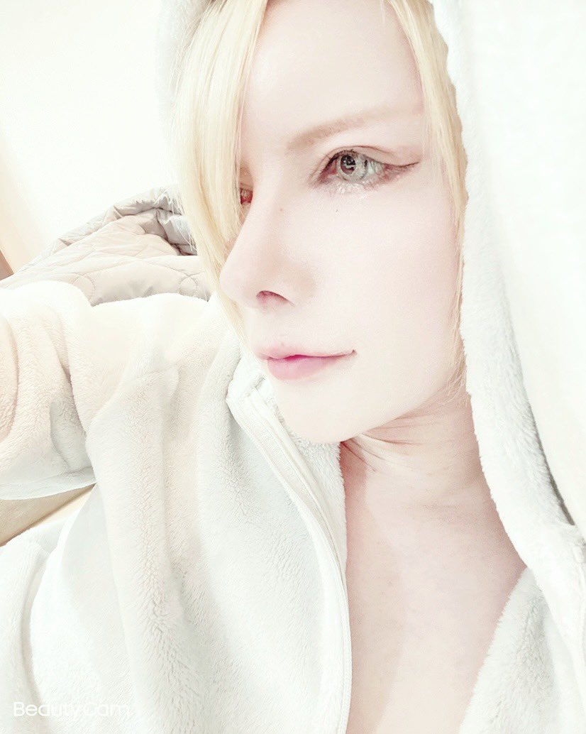 エテルナ 目が痛すぎてずーとコンタクトしてなかったけど久しぶりにカラコンした T Co Janxxqp9 Twitter