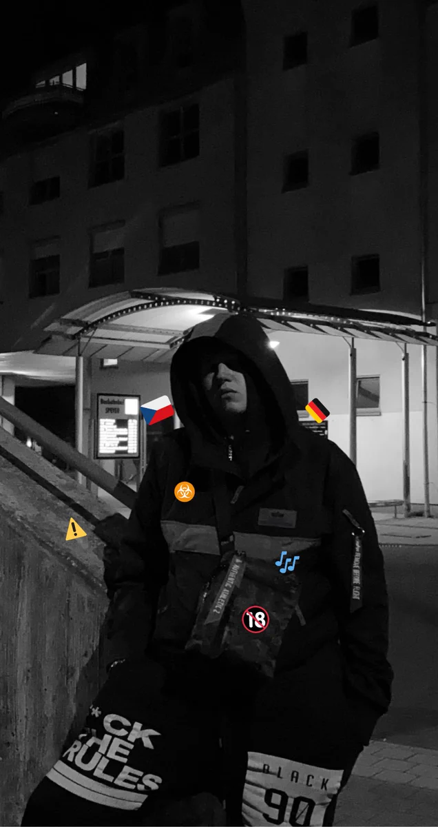 TN bleib schnell wie das Zeug das zieh 
Wenn  ich gleich rein renn sind wir zwei fremd Häng mit Gang TrapHouse zu Präsent Heut bin ich der Präsident chill in ner miesen Residenz Shizo der Typ den du schon von weitem erkennst #CZ🇨🇿#NEW #RAP #TRAPHOUSE #SHIZO #CZ76 #BLOCK #STREET