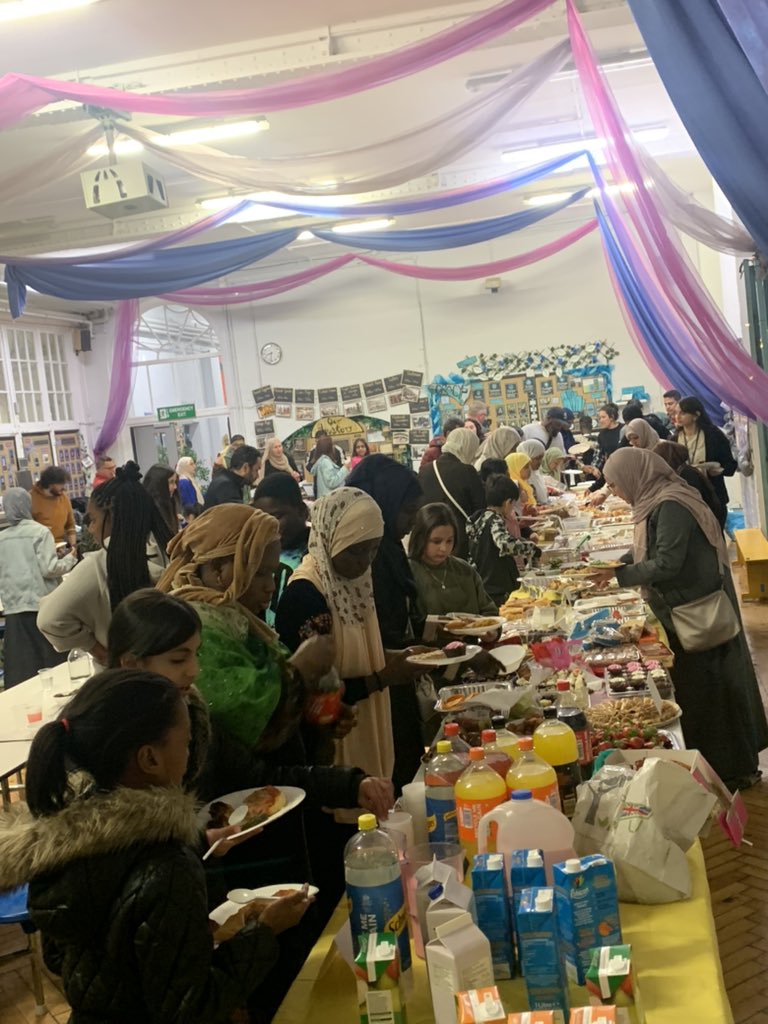 Such a wonderful Iftar yesterday <a href="/WoodhillSch/">Woodhill Primary School</a>, it was so lovely seeing everybody coming together as a community!
