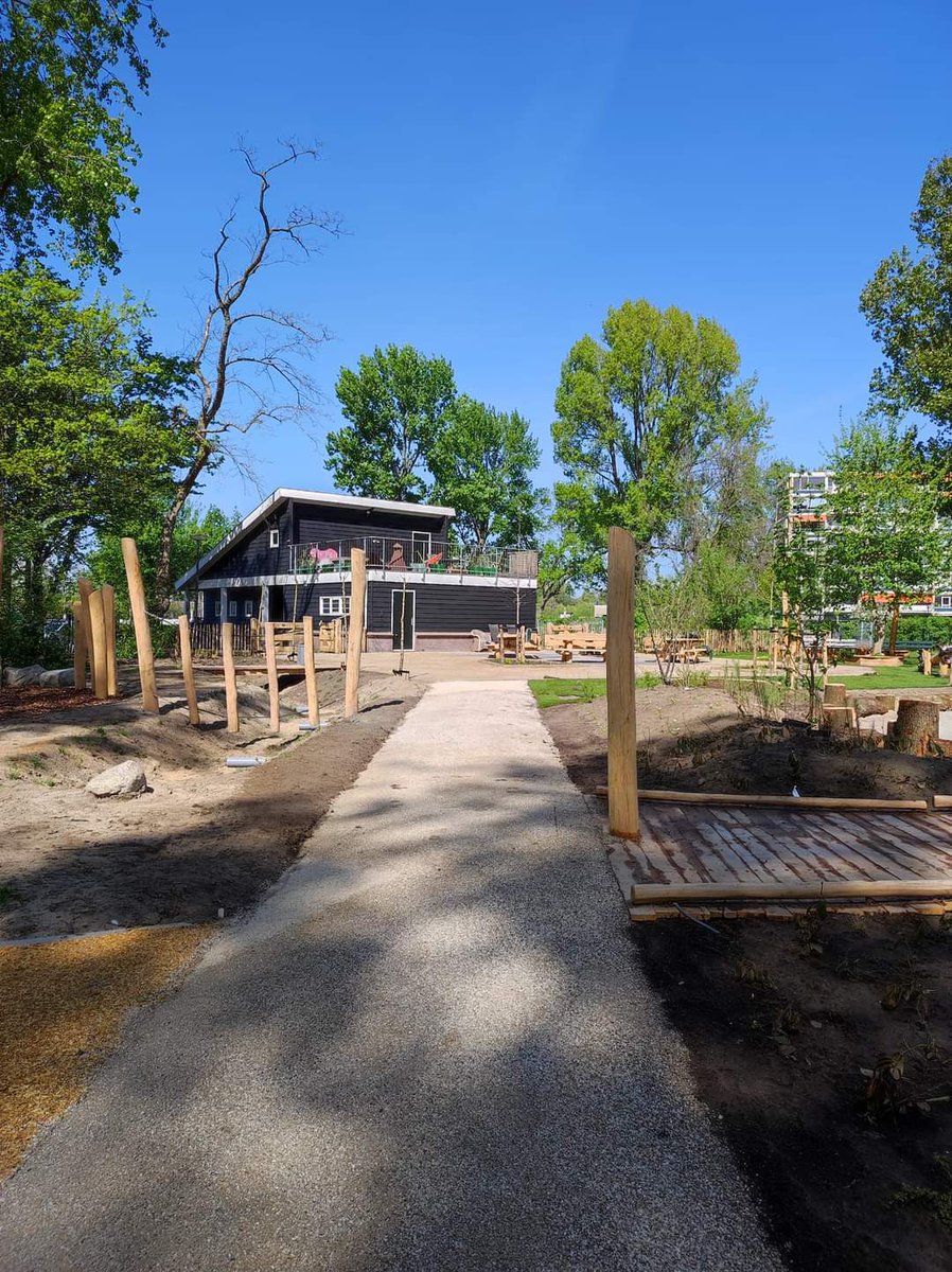 Bureau_RIS's tweet photo. De laatste puntjes..... de #natuurspeelplaats in het #ParkMaasboulevard naast de Maastuin is bijna klaar.
#natuurlijkspelen #DeGorzen @schiedam #Multituin
- fotos: #Maastuin https://t.co/foN3mVPHU2
