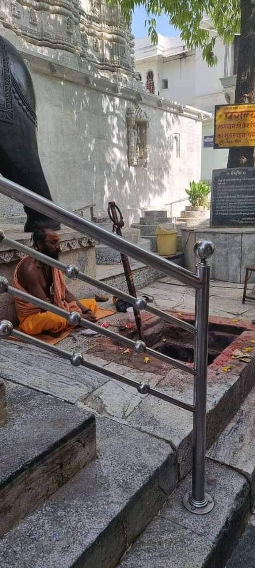jainismjewells's tweet photo. Our one of the most important temple,kesariyaji in Rajasthan is in danger.
Few days ago Some so called baba have suddenly come and started doing Havan near the stairs of temple.
They are provoking the locals too
Who is behind this dirty and sick agenda of targeting Jain temples. https://t.co/7pTQ1UOzGW