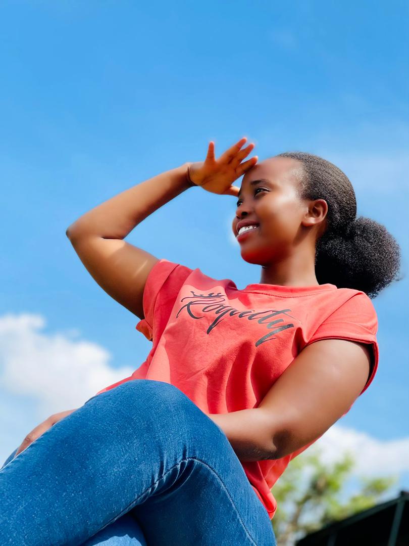 DKamwine's tweet photo. Me looking at 30k knocking from the corner with a smile🤗😂😂😂😂😂😂😂😂😂😂😂😂 https://t.co/5kuXUXZmD4